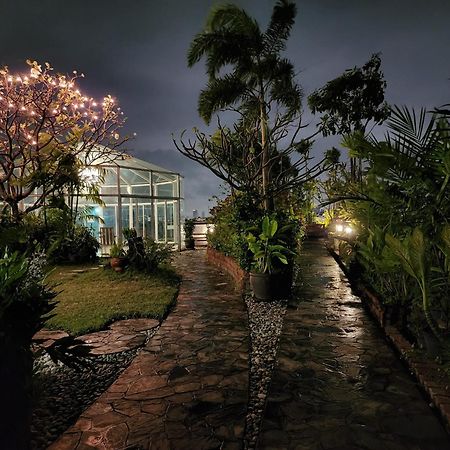 Bansabai Hostelling International Bangkok Exterior photo