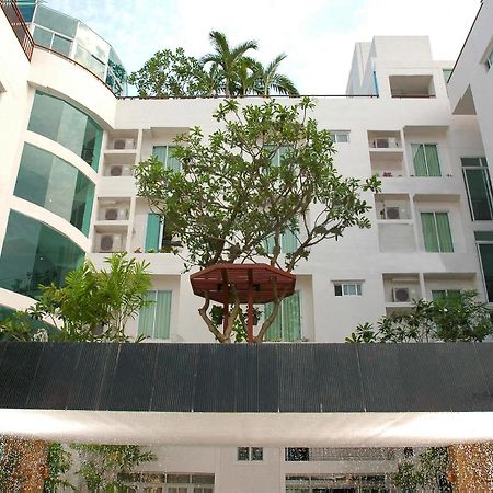 Bansabai Hostelling International Bangkok Exterior photo