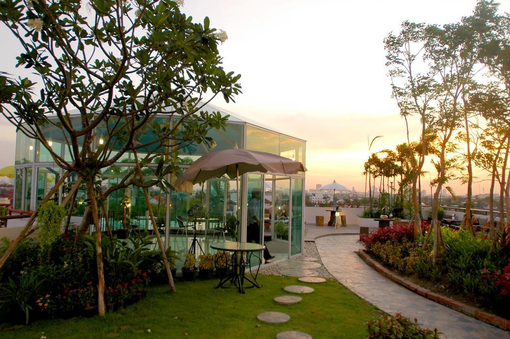 Bansabai Hostelling International Bangkok Exterior photo
