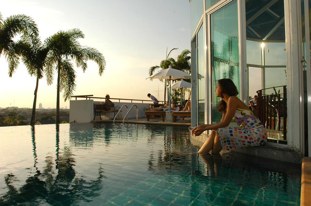 Bansabai Hostelling International Bangkok Exterior photo