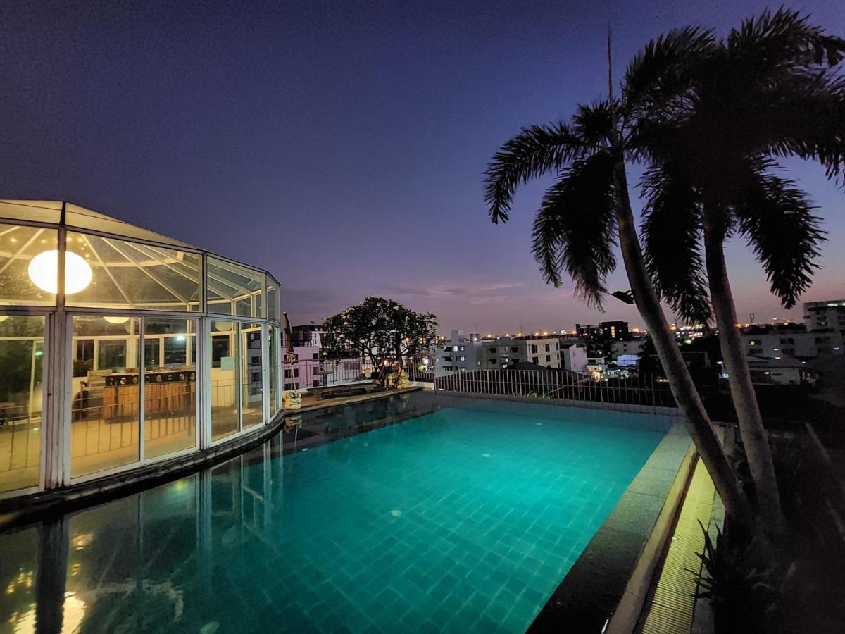 Bansabai Hostelling International Bangkok Exterior photo