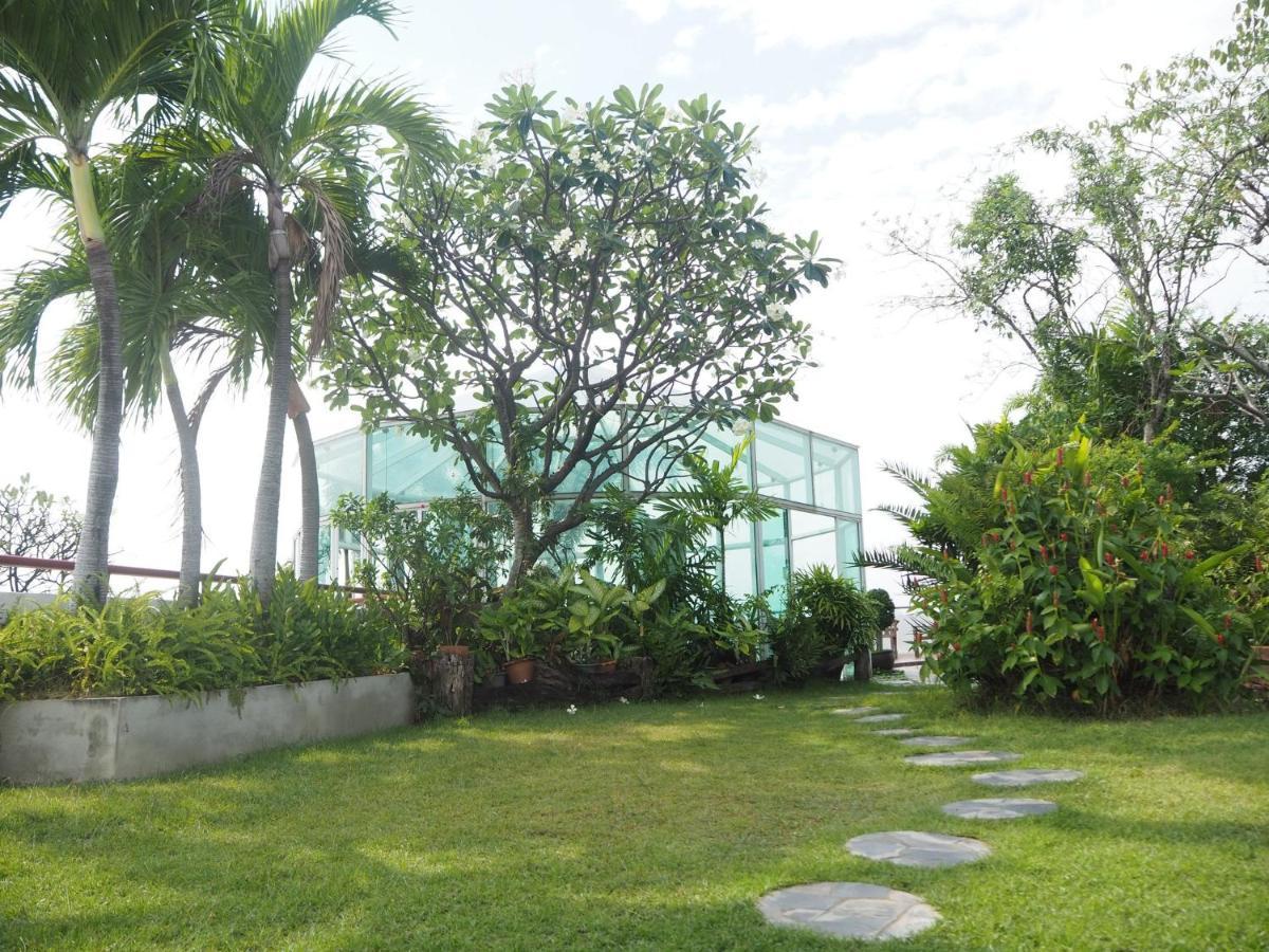 Bansabai Hostelling International Bangkok Exterior photo