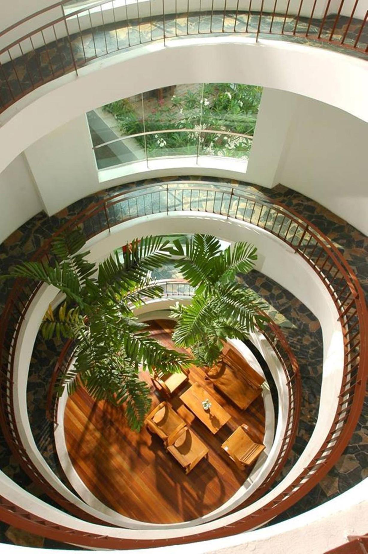 Bansabai Hostelling International Bangkok Exterior photo
