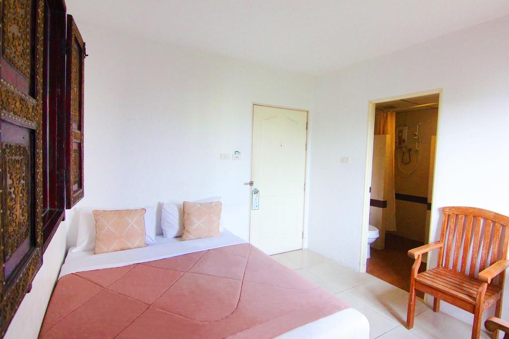 Bansabai Hostelling International Bangkok Exterior photo