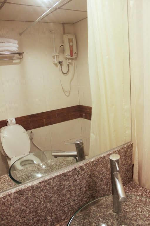 Bansabai Hostelling International Bangkok Exterior photo