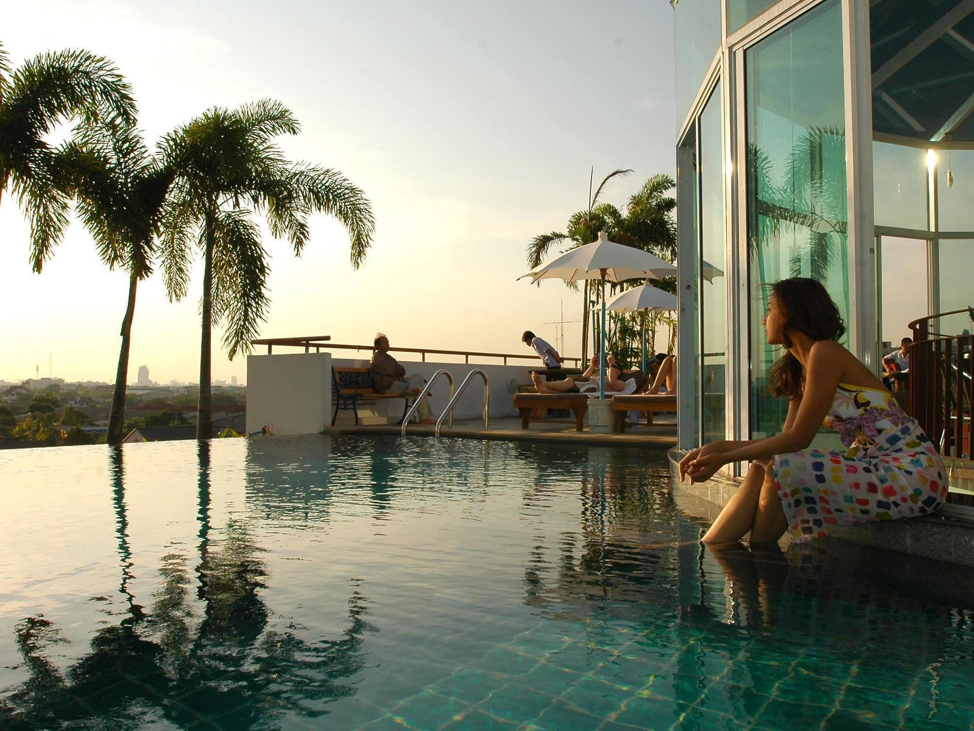 Bansabai Hostelling International Bangkok Exterior photo