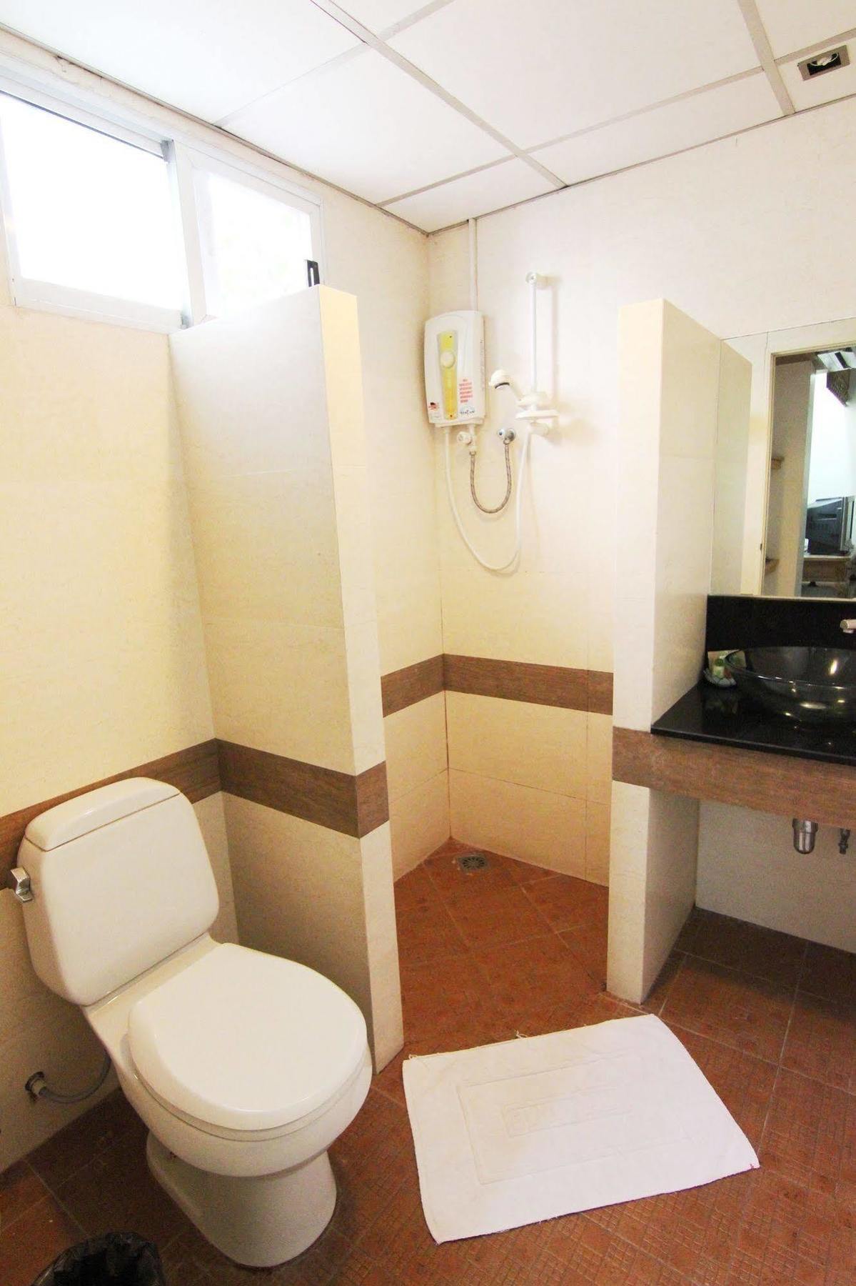 Bansabai Hostelling International Bangkok Exterior photo
