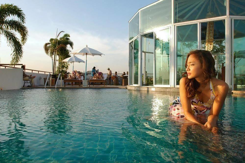Bansabai Hostelling International Bangkok Exterior photo